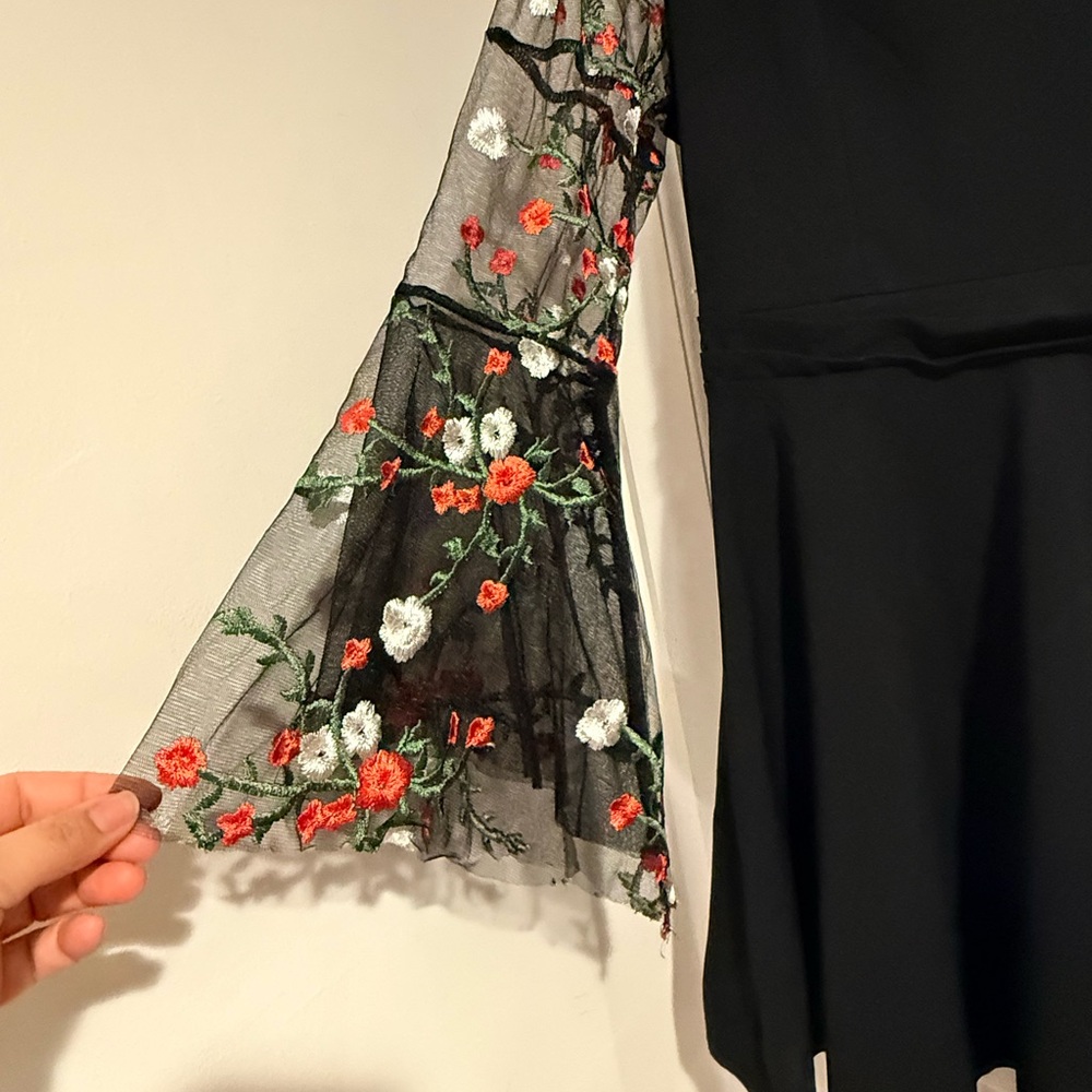 Chic Black Dress with Floral Sheer Sleeves - Picture 2 of 4